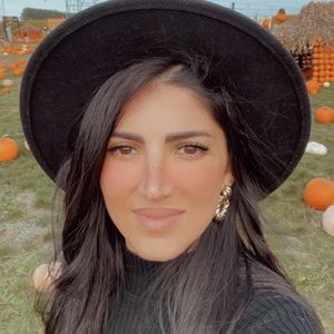 Meet your Posher, Sandy